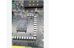 英特尔 Z690 主板实拍曝光：CPU 插槽长方形，…